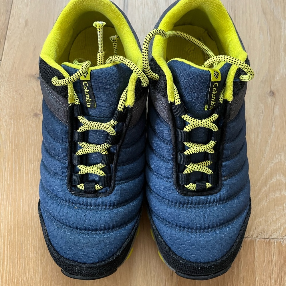Columbia Hiking Shoes, Size 2 (EUR 33)